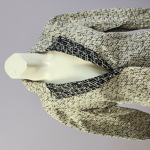 LIDA BADAY black and white jacket - Picture 2 of 11